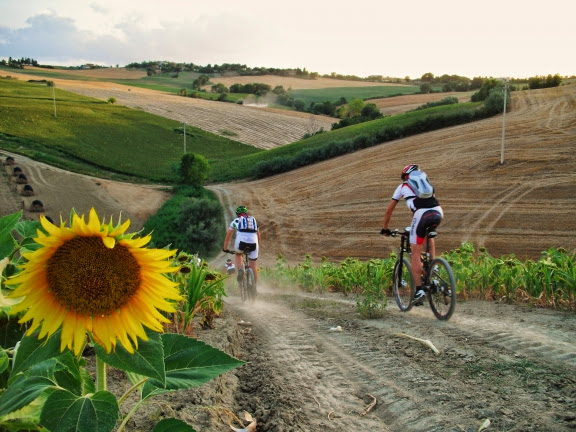 Yoga e Mountain Bike Italy 
From the Beach to the Hill Yoga & Mountain Bike